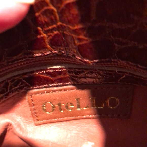 Embossed croc crossbody - Picture 6 of 6